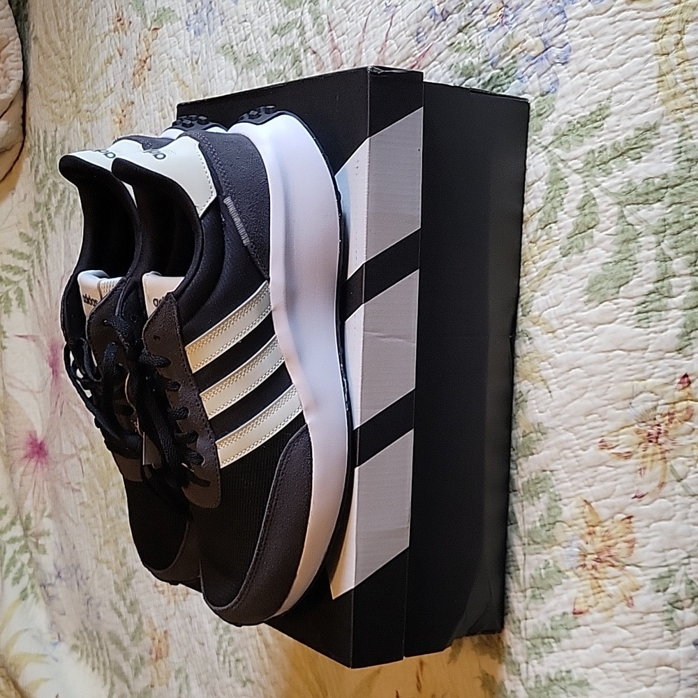 Adidas Run 70's SIZE 9 NEW